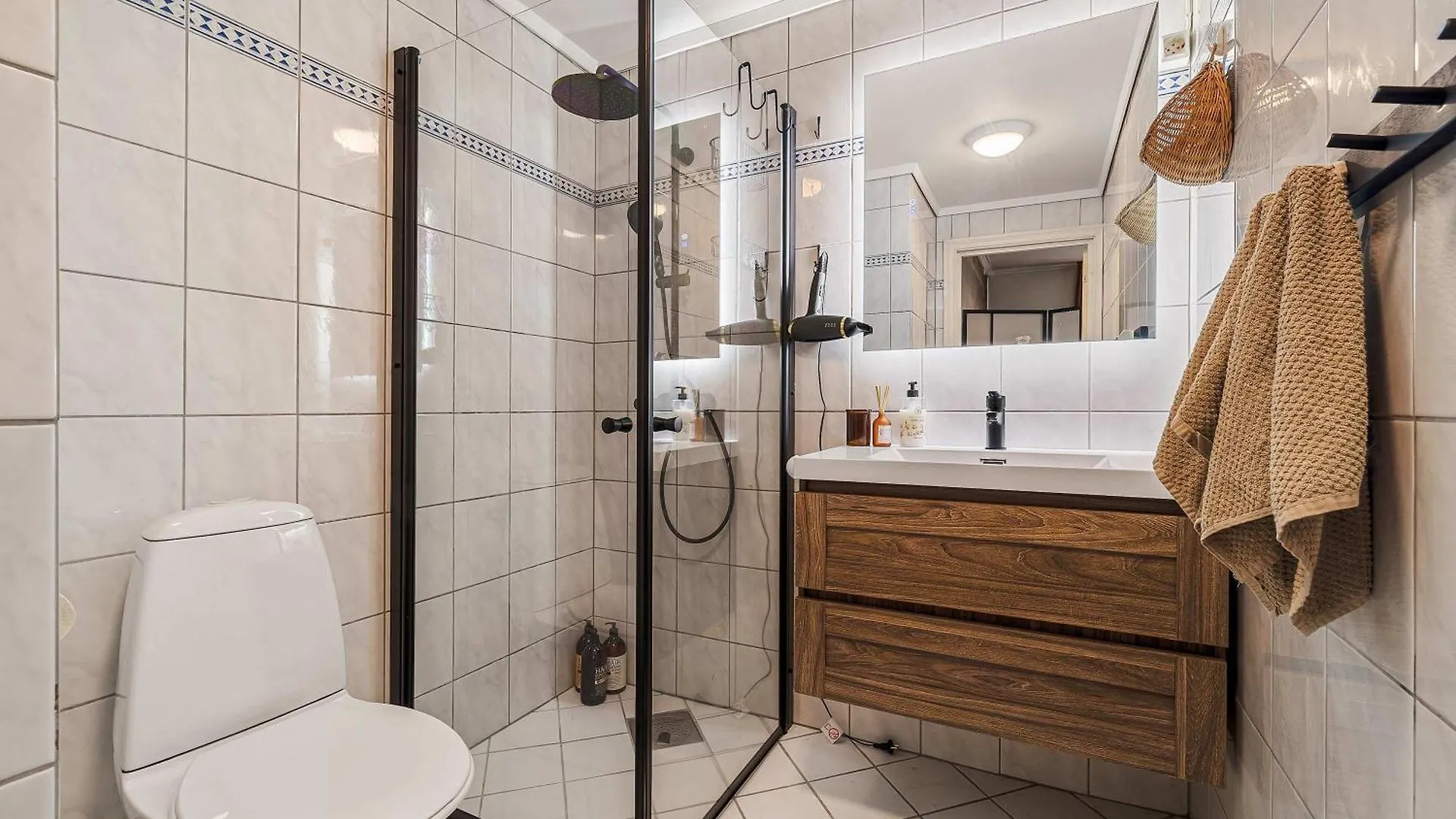 Dinbnb Apartments L 250M To Bryggen L Backyard L Smart-Tv L 6 Guests 0*, Bergen Norway
